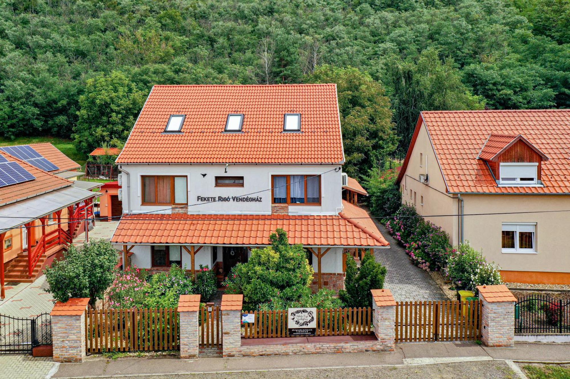 Fekete Rigó Vendégház Egerszalók Exterior foto