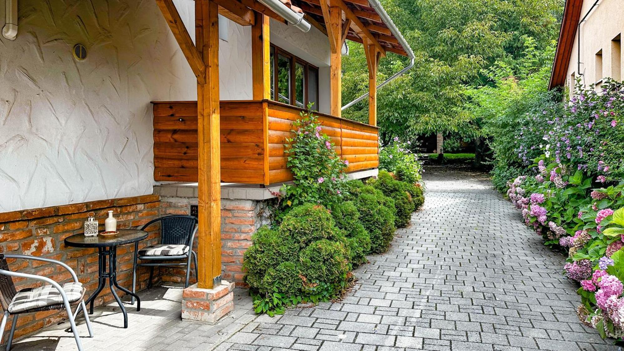 Fekete Rigó Vendégház Egerszalók Exterior foto